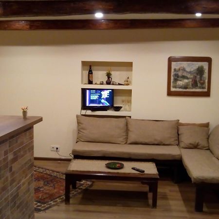 Low Budget Room With King Size Bed Tbilisi Zewnętrze zdjęcie