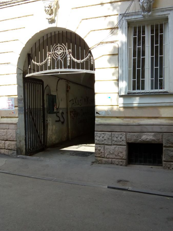 Low Budget Room With King Size Bed Tbilisi Zewnętrze zdjęcie
